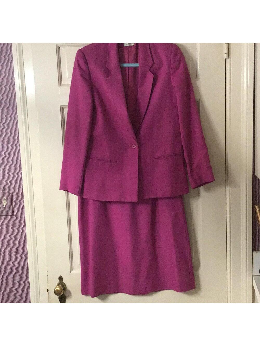 Women’s Skirt Suit